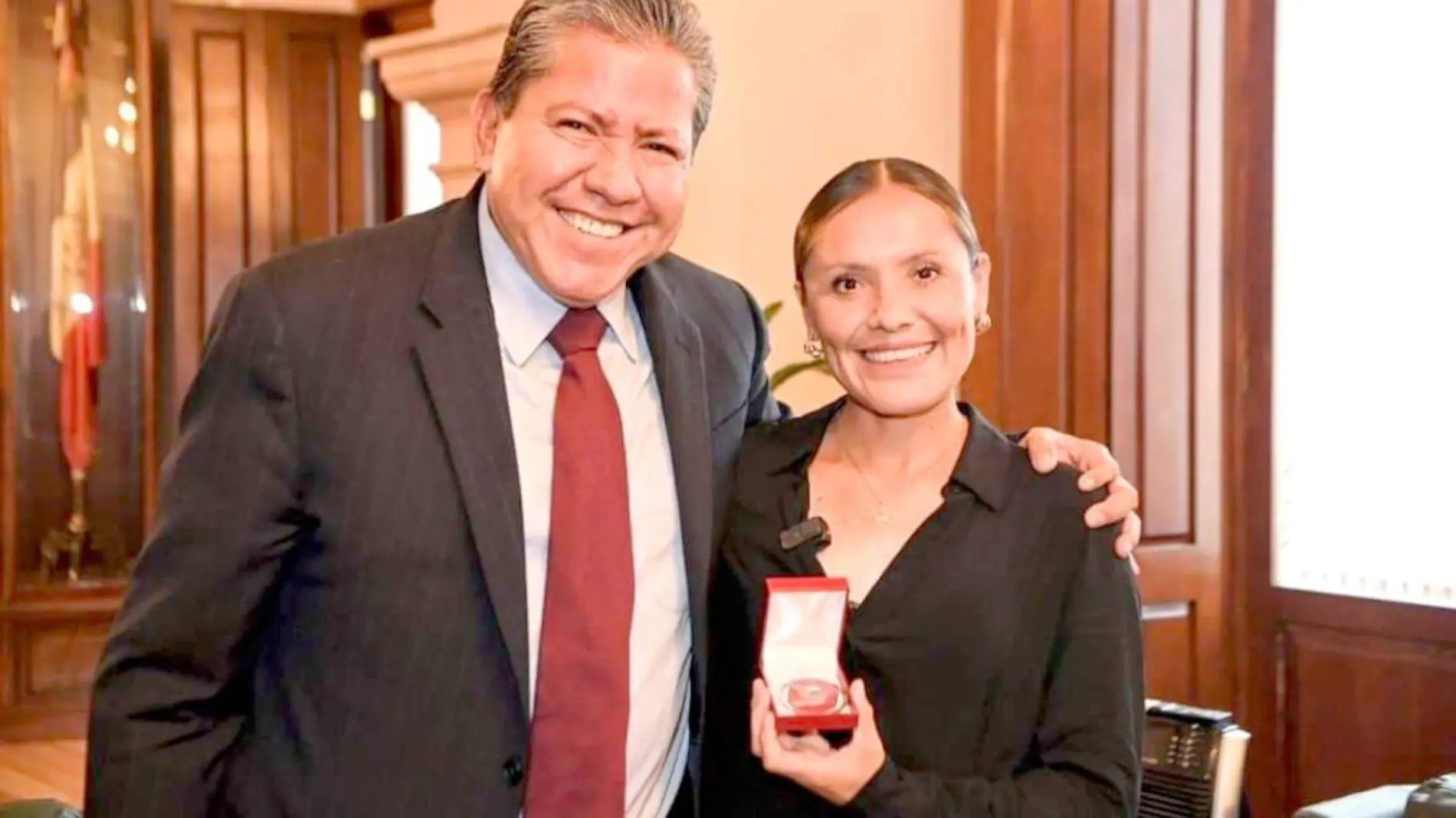 Ilse Guerrero recibe medalla de la paz